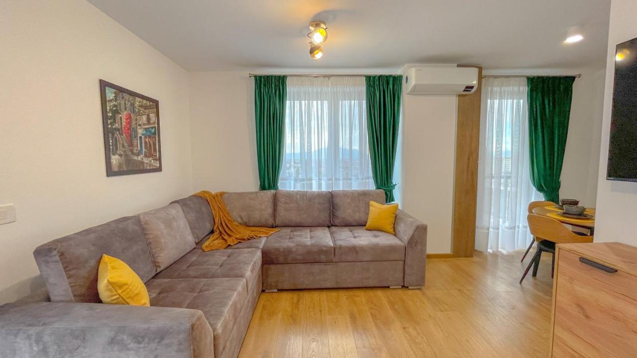 Dreamview Apartment With Private Parking Brasov Exterior photo