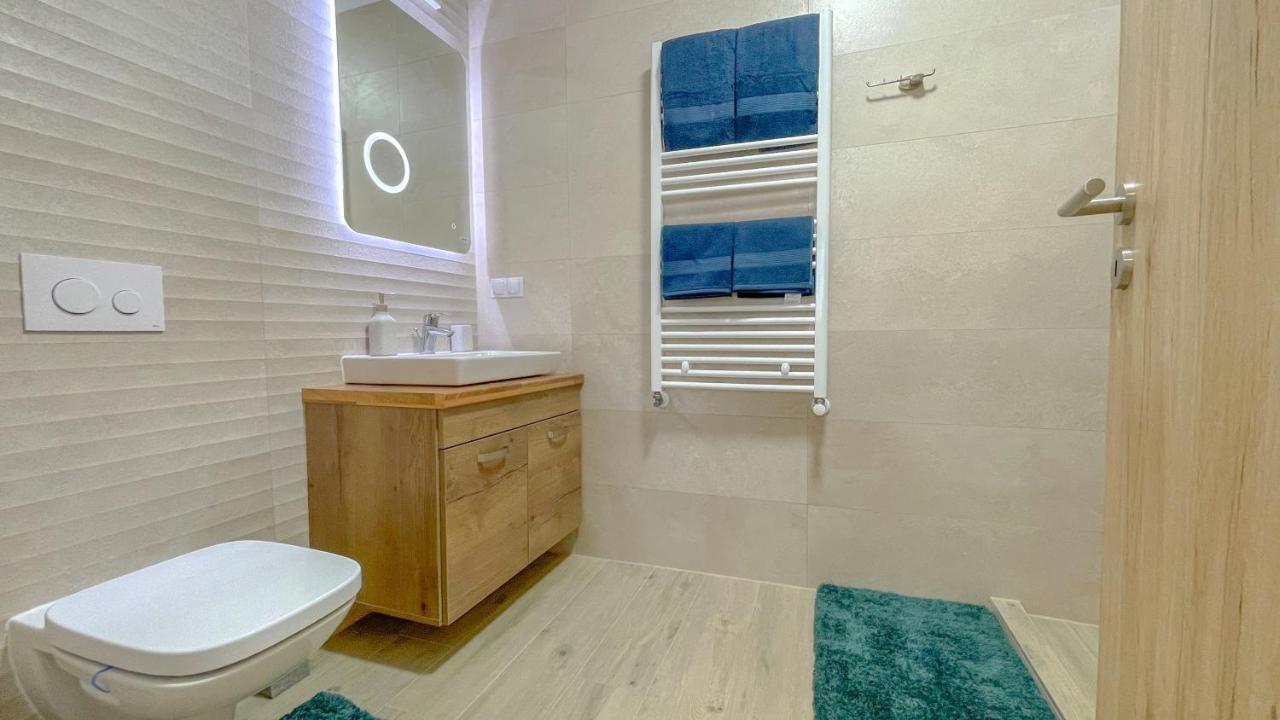 Dreamview Apartment With Private Parking Brasov Exterior photo